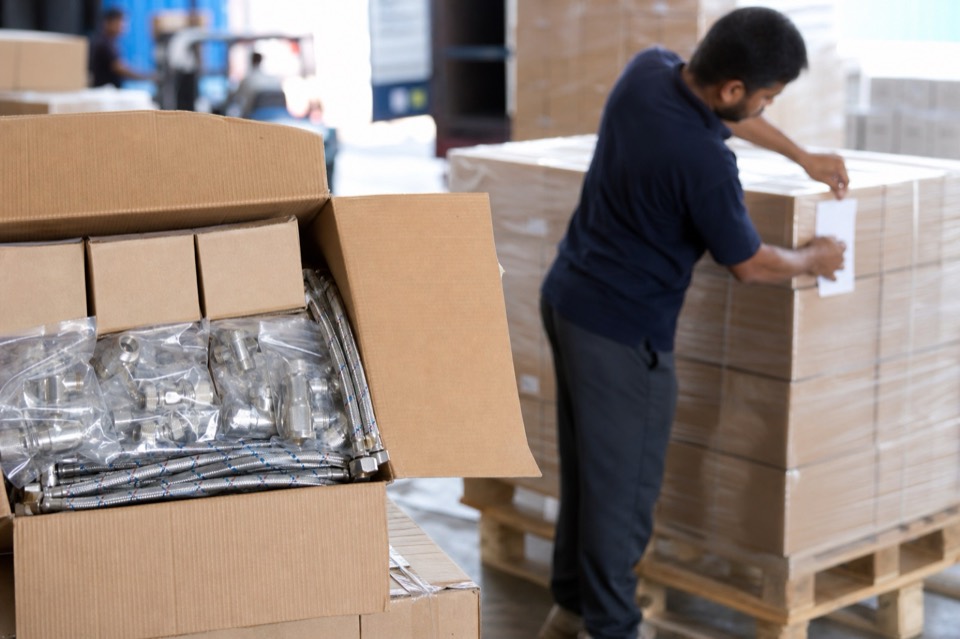 Mixed-container wholesale